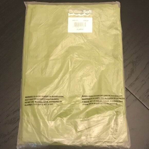 New Butter-Soft Scrubs 2-Piece Set by UA - Size X-Large - Green (WHEGR) - Picture 3 of 3